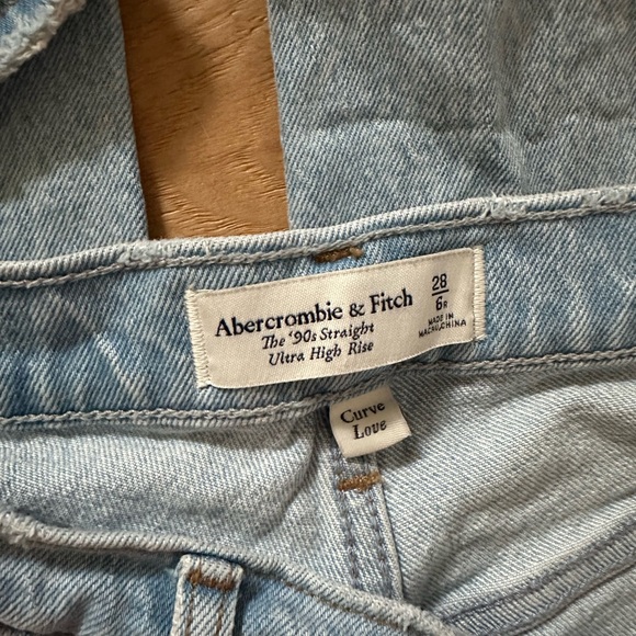 Abercrombie 90’s Straight ultra high rise curve love jeans - Picture 3 of 3